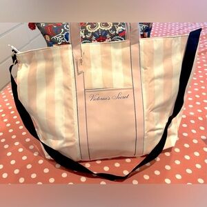 Victoria’s Secret signature print large tote, gorgeous & very spacious!